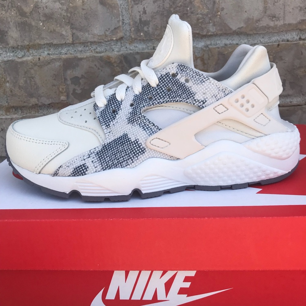 ‼️SOLD‼️ Nike Air Huarache Premium